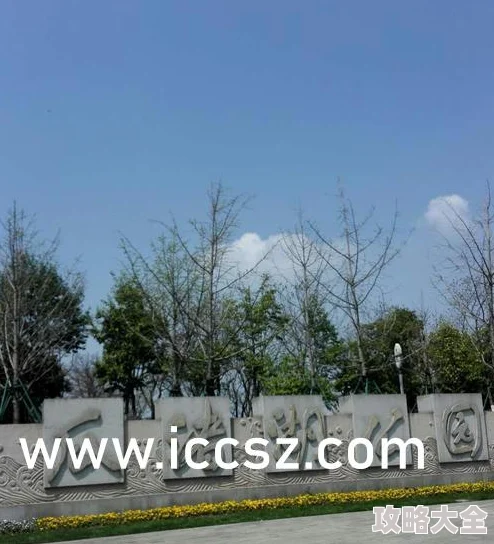 闫盼盼写真展现多面魅力风格各异造型诠释自信与时尚
